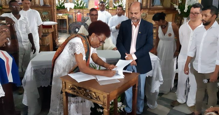 Secretária da Cultura do Estado da Bahia, Arany Santana e o Reitor da UFRB, Silvio Soglia, assinaram protocolo de intenções.