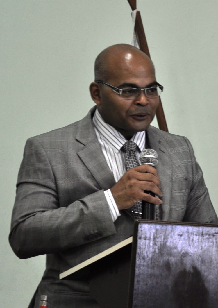 Prof. Dr. Clarivaldo Santos de Sousa