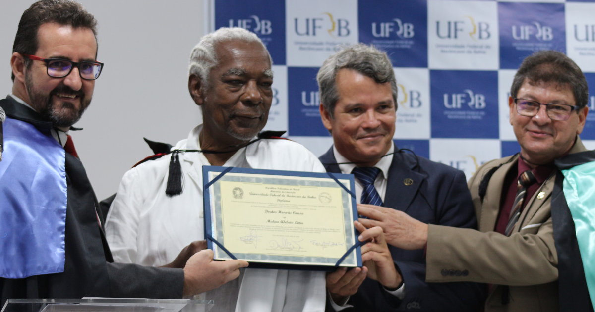 UFRB concede título de Doutor Honoris Causa ao músico Mateus Aleluia
