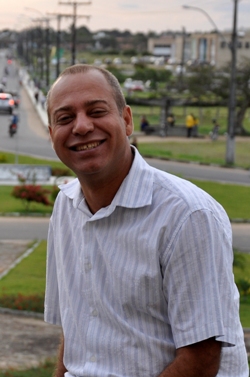 Prof. Elinsmar Adorno