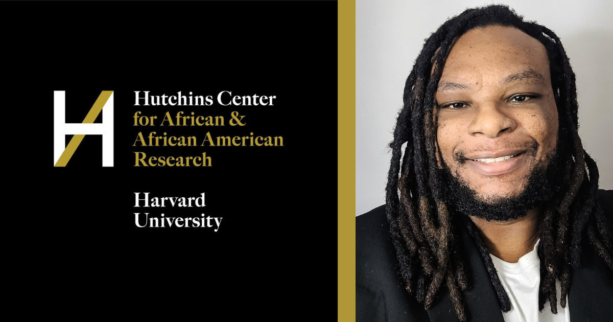 A imagem está dividida em duas partes. À esquerda, há um fundo preto com o logotipo e o texto do "Hutchins Center for African & African American Research" da "Harvard University". logotipo é composto por um "H" estilizado em branco e dourado. À direita, há a foto de um homem sorridente com cabelo dreadlock, barba e bigode. Ele está vestindo uma camiseta branca e um blazer preto.