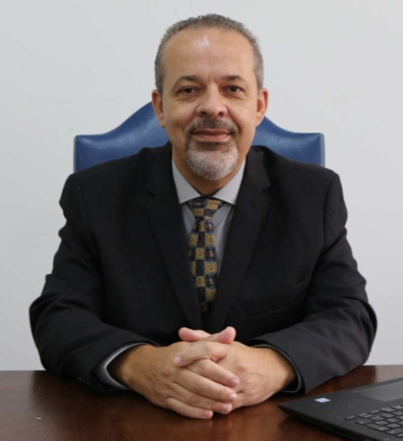Prof Mauricio